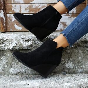 CHINESE LAUNDRY VANGO SUEDE WOMENS WEDGE BOOTIE